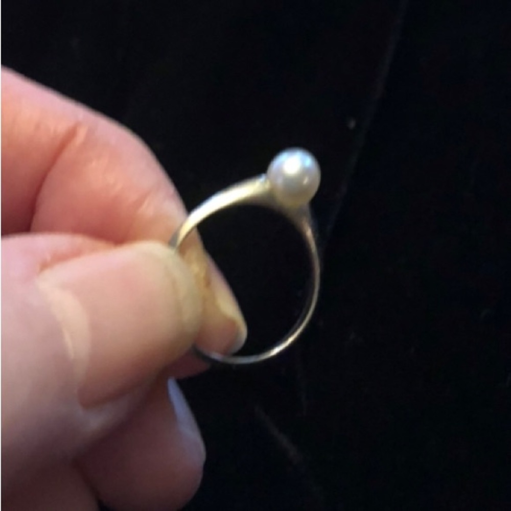 White 14k gold pinky ring with a single Pearl in the center.  Size 4.